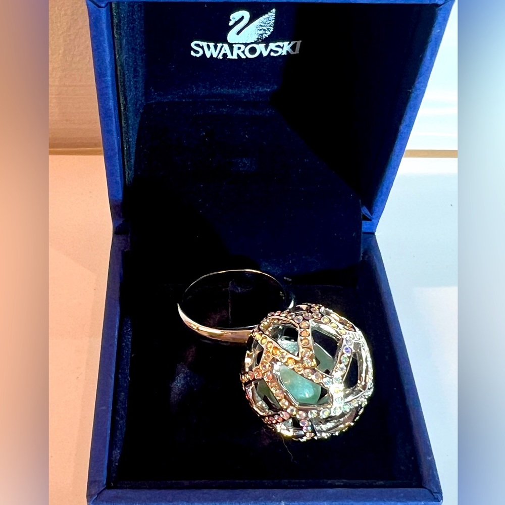 Swarovski authentic ring / ball inside 
Size 52 💎